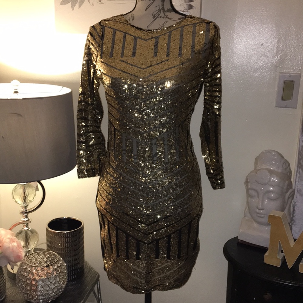 Let’s rest with gold sequin